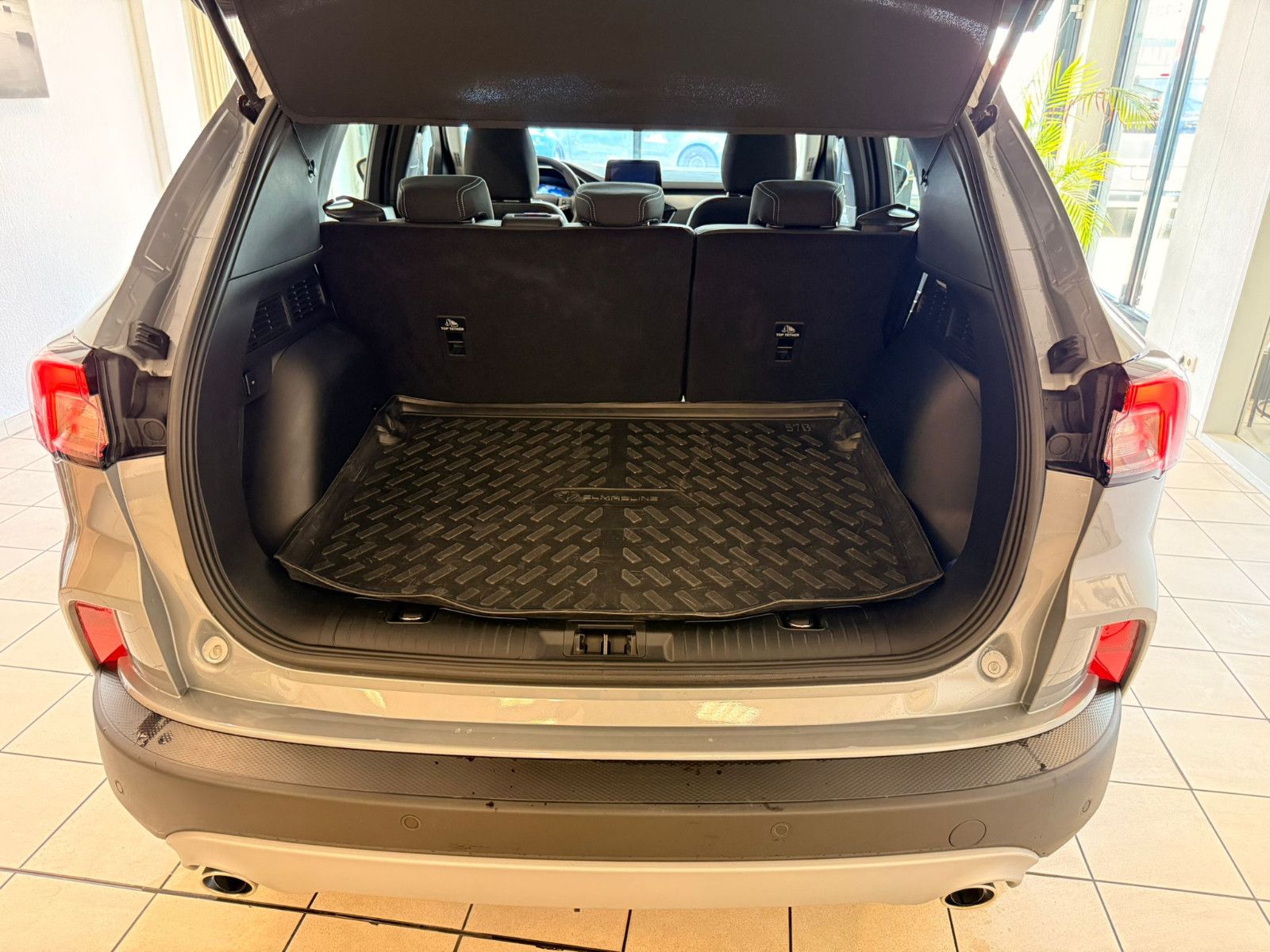 Fahrzeugabbildung Ford Kuga Titanium / NAVI / KAMERA / GEPFLEGT