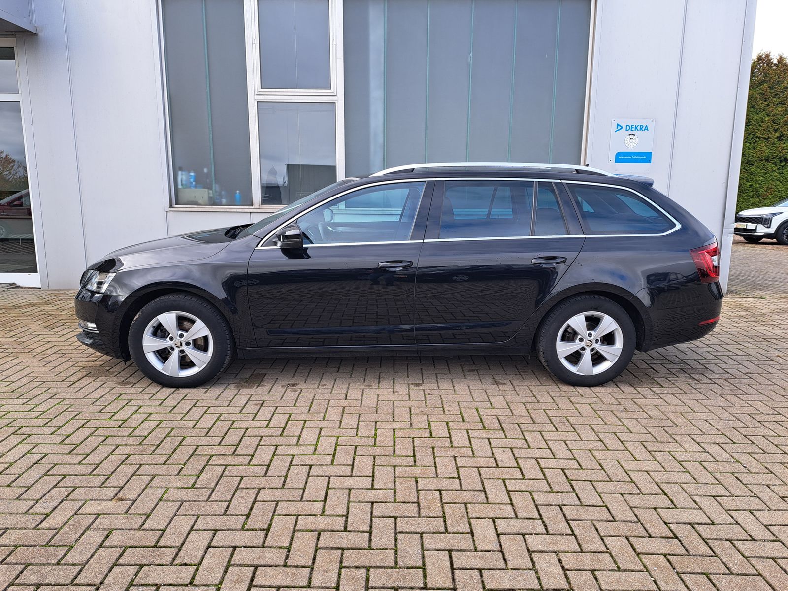 Fahrzeugabbildung SKODA Octavia Style 2.0 TDI DSG LED NAVI PARK-ASSIST