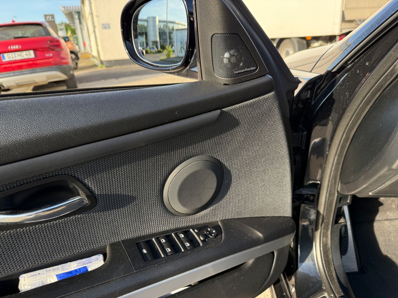 Fahrzeugabbildung BMW 335i Cabrio M-Paket H/K XENON NAVI