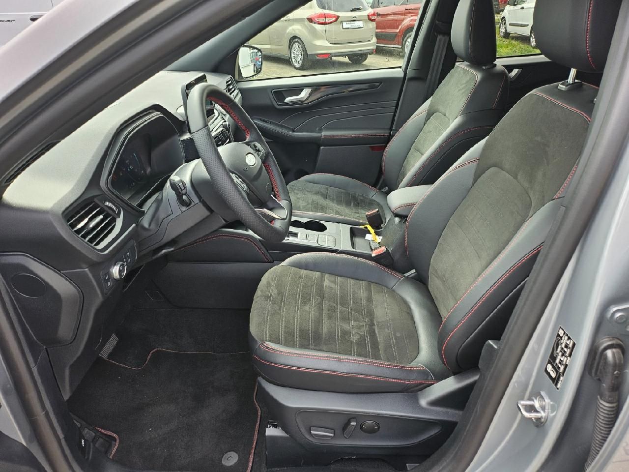 Fahrzeugabbildung Ford Kuga Plug-In Hybrid Navi, Winterpaket