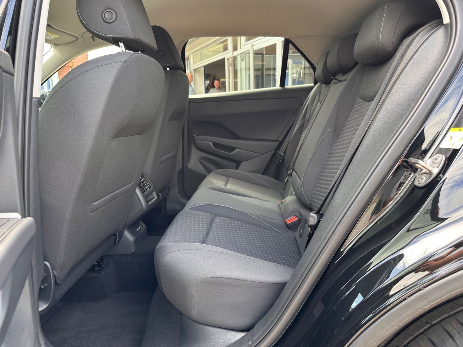 Fahrzeugabbildung Volkswagen T-Roc 1.5 eTSI DSG Life APP/ACC/LED/SHZG/PDC