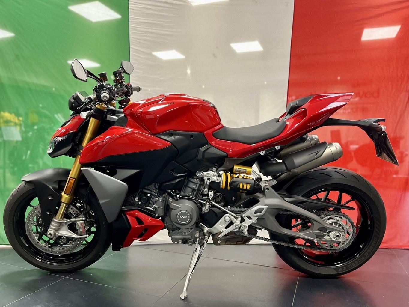 Ducati Streetfighter V2 S