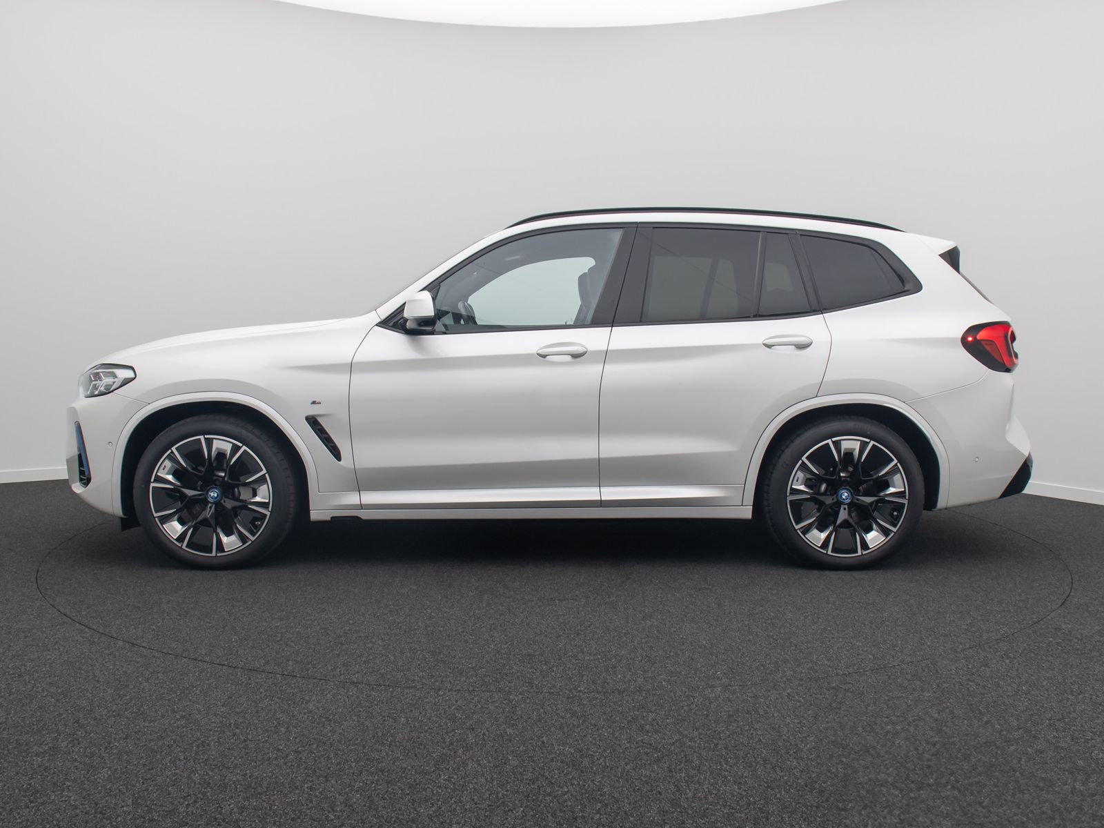 Fahrzeugabbildung BMW iX3 Impressive 360° HUD DAB H/K HUD AHK Panorama