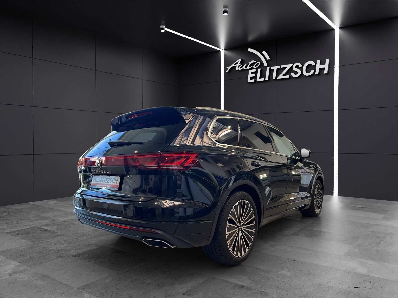 Fahrzeugabbildung Volkswagen Touareg TDI Elegance Matrix AHK HUD Luft Pano AI