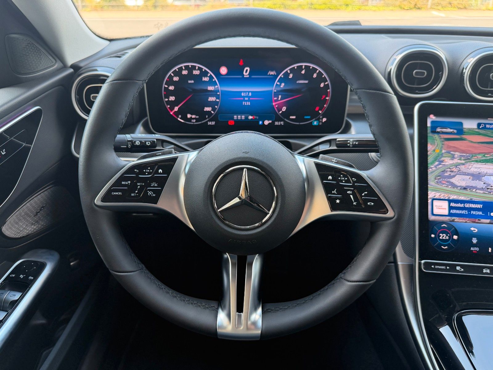 Fahrzeugabbildung Mercedes-Benz C 200 T Avantgarde+RKamera+AHK+AmbientePrem+