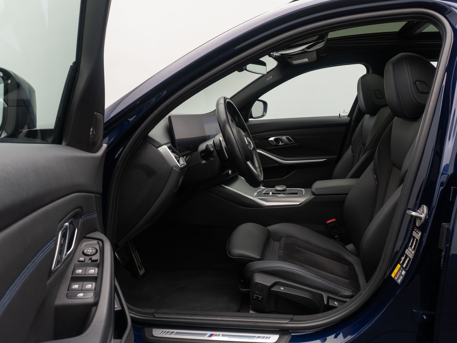 Fahrzeugabbildung BMW 320e M Sport AHK Panorama Stop&Go DAB H/K 18Zoll