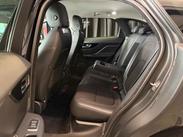 Jaguar F-Pace - 9