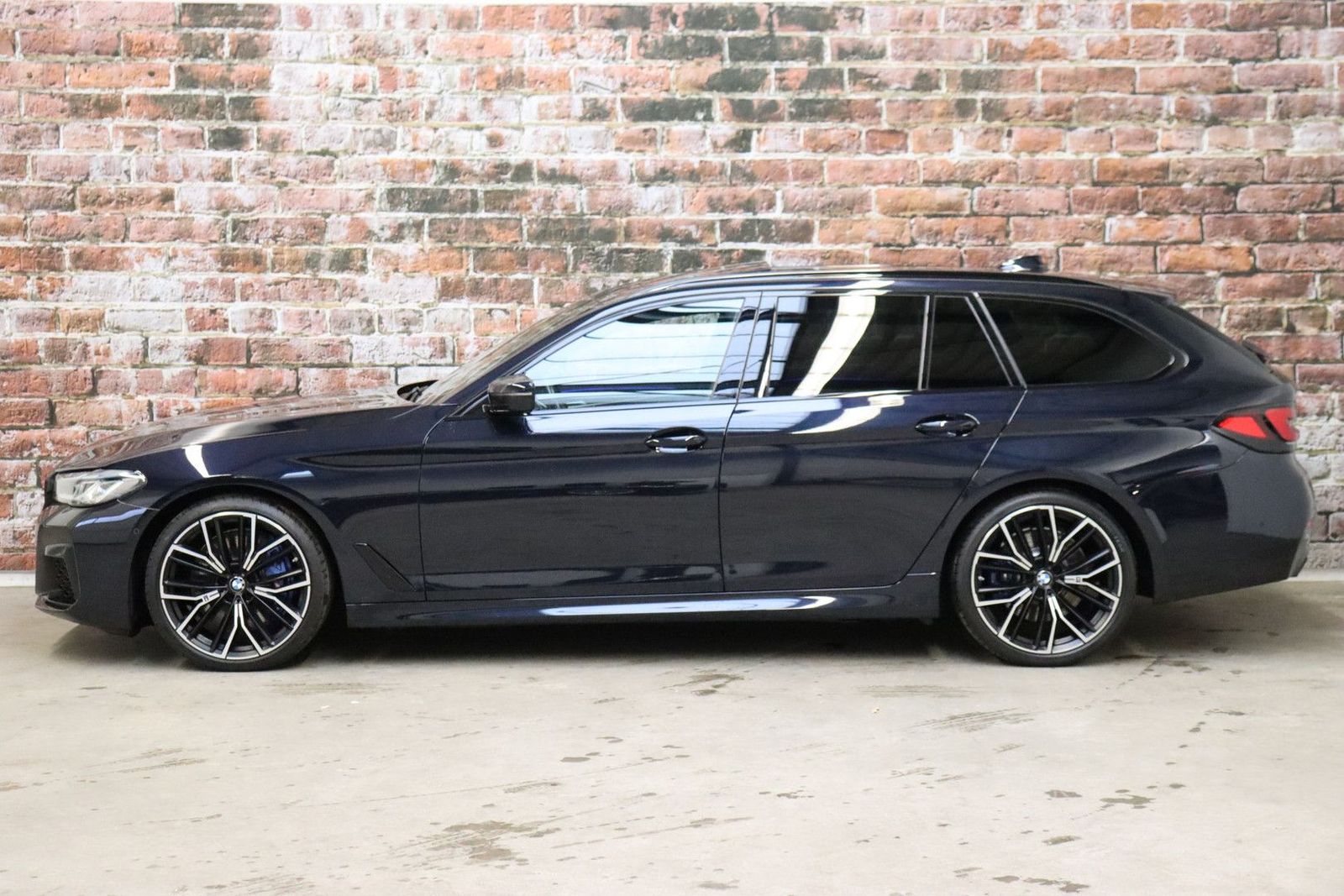 BMW 530 5 Serie Touring 530d High Executive M Sport imagem 3