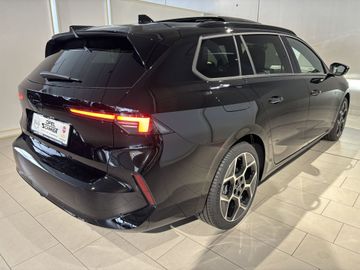 Fotografie 9 des Opel Astra Sports Tourer 1.2 Turbo AT GS AHK Pano Tec