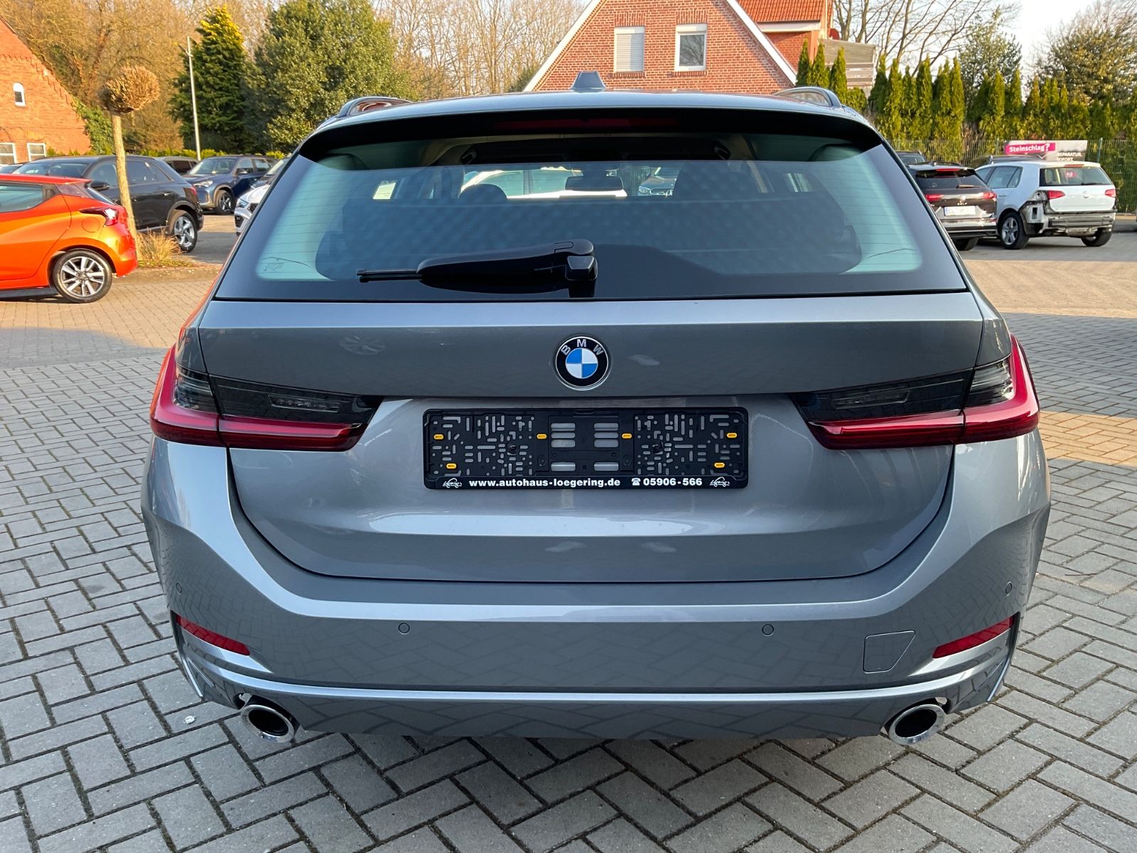 Fahrzeugabbildung BMW 320d xDrive Touring Advantage Automatic