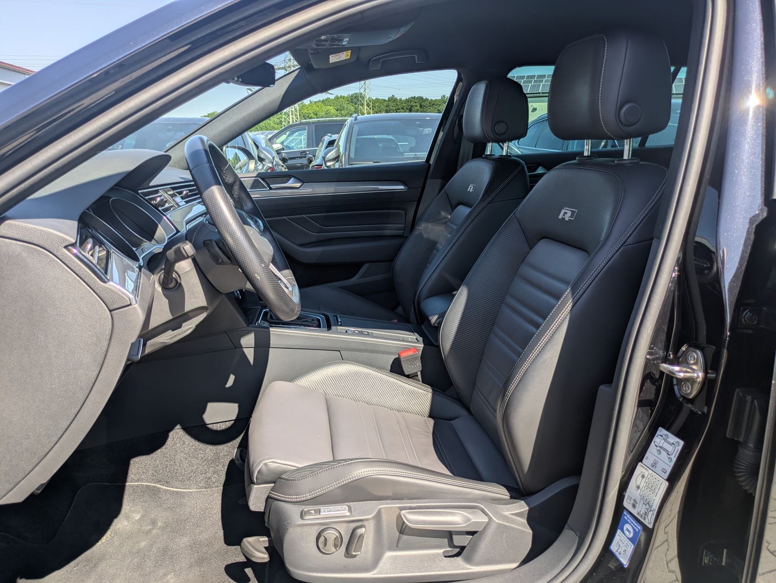 Fahrzeugabbildung Volkswagen Passat 2.0 TDI DSG R-Line 2x 4Motion LEDER*LED