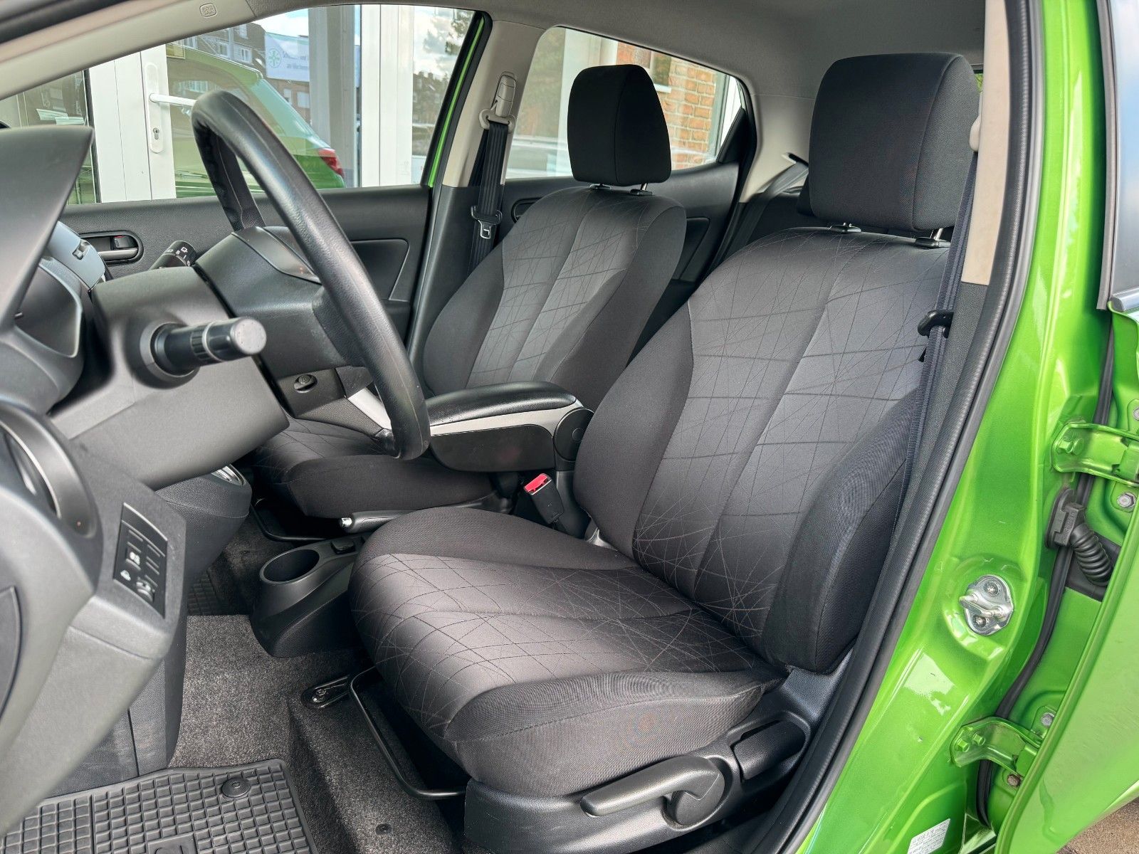 Fahrzeugabbildung Mazda 2 Lim. 1.5 Center-Line Autom. Klima/TÜV NEU