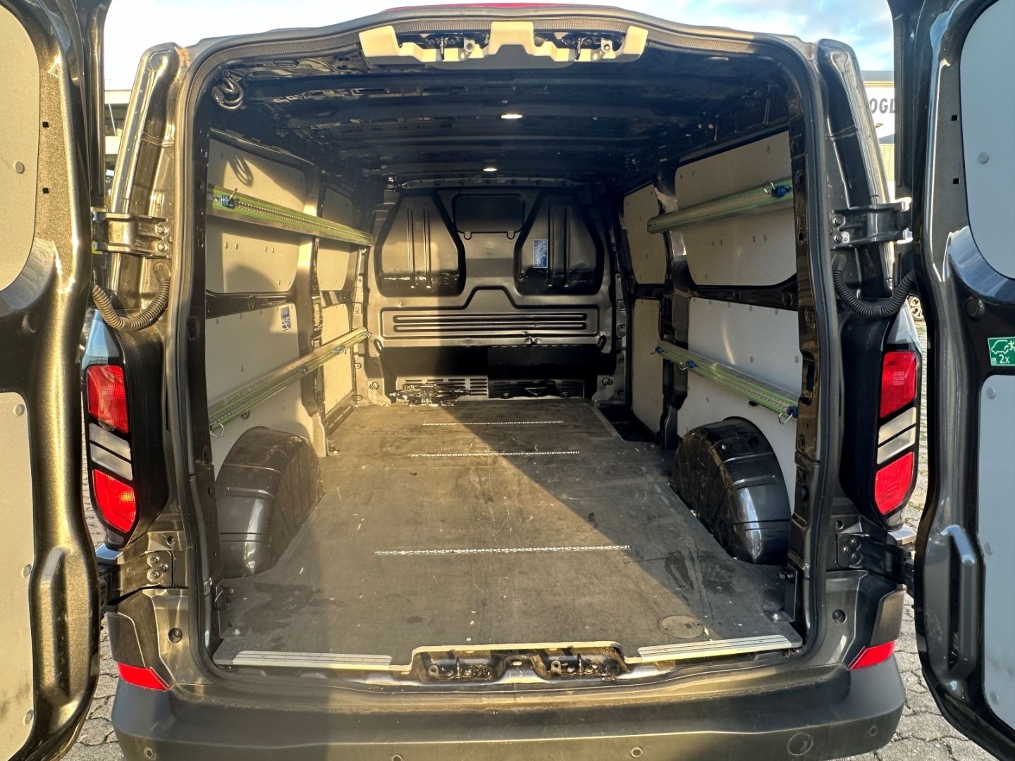 Fahrzeugabbildung Ford Transit Custom Kasten 320 L2 Trend FWD 2.0 DAB