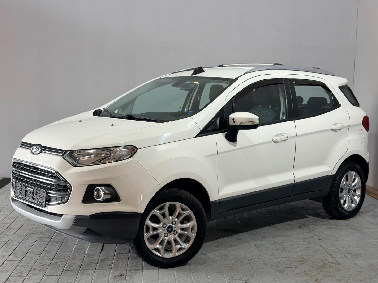 Ford EcoSport 2015 — rear view