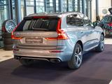 Volvo XC 60 B4 AWD R-Design Harman AHK Lenkradheizung - Volvo: Awd