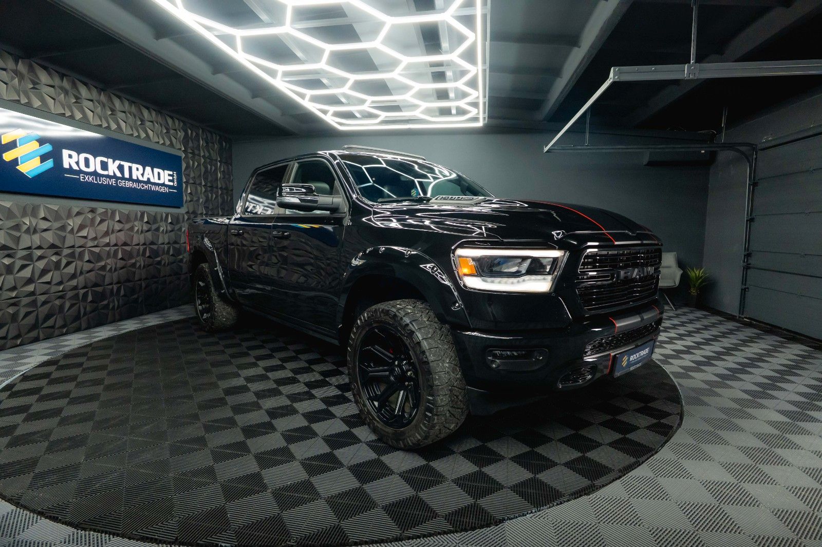 Fahrzeugabbildung Dodge RAM 5.7 V8 HEMI 4x4 NIGHT LARAMIE *Pano*RAMBOX*