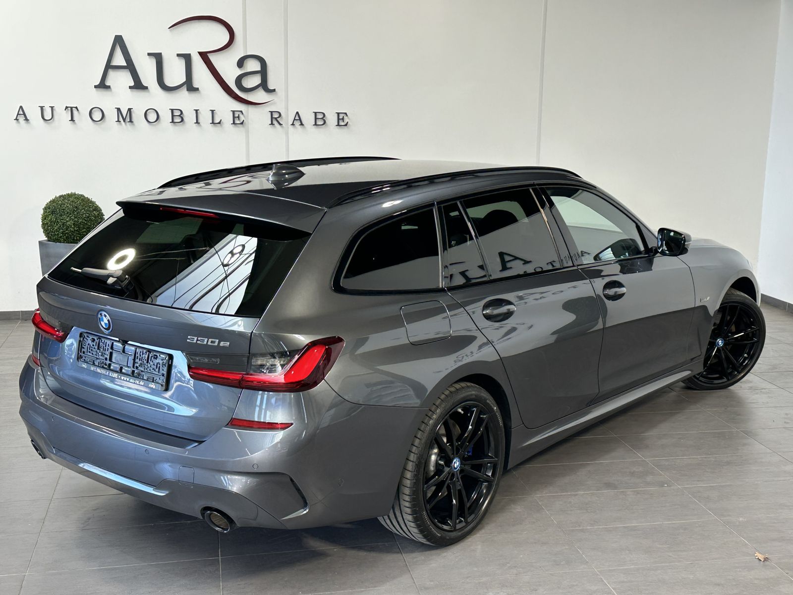 Fahrzeugabbildung BMW 330e Touring M-Sport NAV+LASER+AHK+ACC+360°+HUD