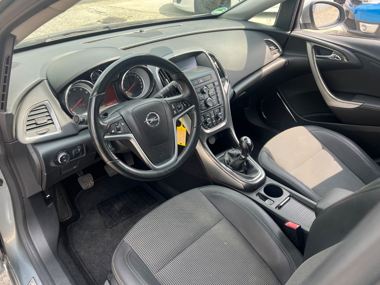 Fahrzeugabbildung Opel Astra J Lim. 5-trg. Innovation