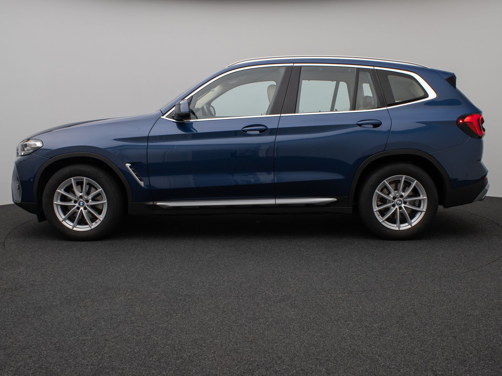 Fahrzeugabbildung BMW X3 xD20d Kamera HUD DAB HiFi Komfort Leder Sport