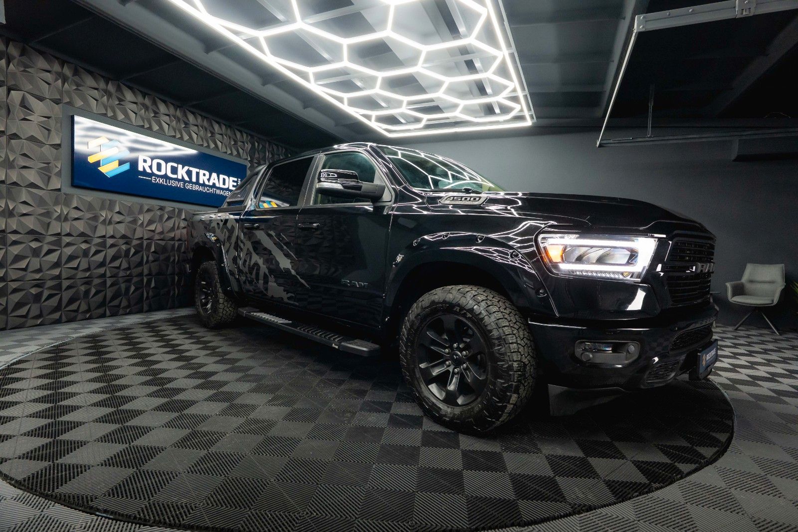 Fahrzeugabbildung Dodge RAM 5.7 V8 HEMI 4x4 LARAMIE Offroad Night LED