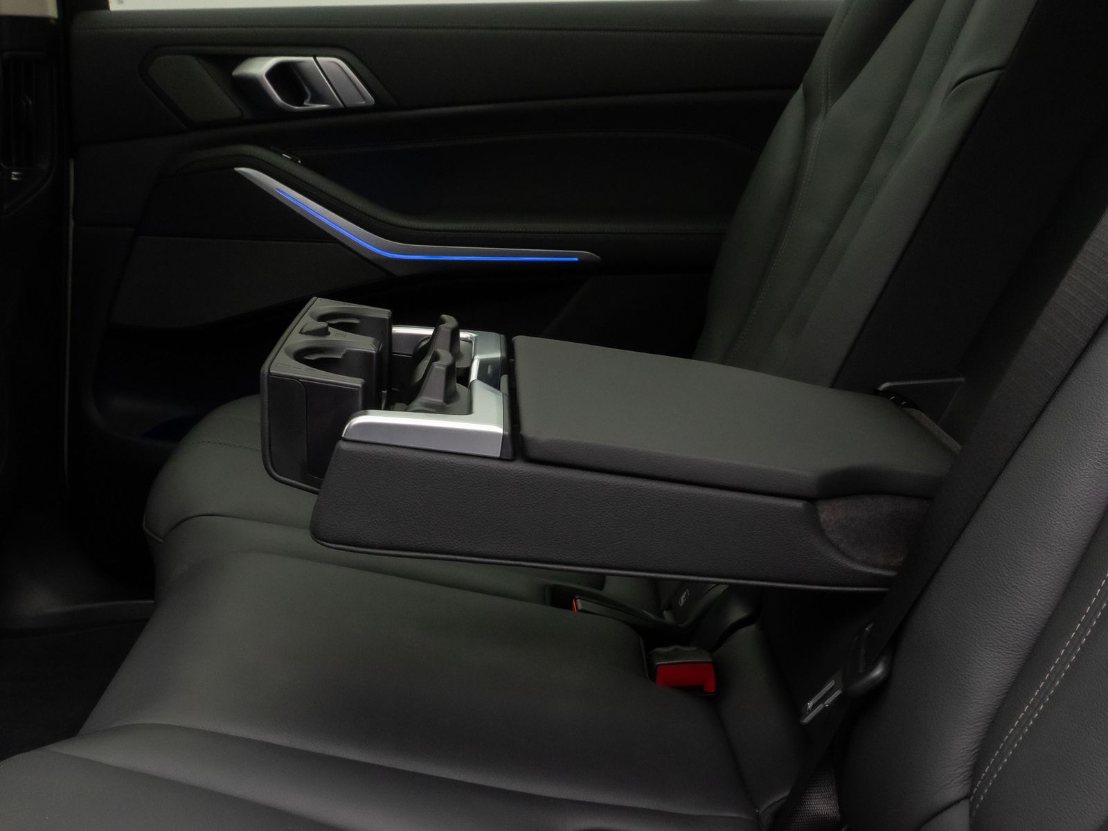 Fahrzeugabbildung BMW X7 xD40d  Panorama Kamera HUD DAB H/K SoftCl AHK