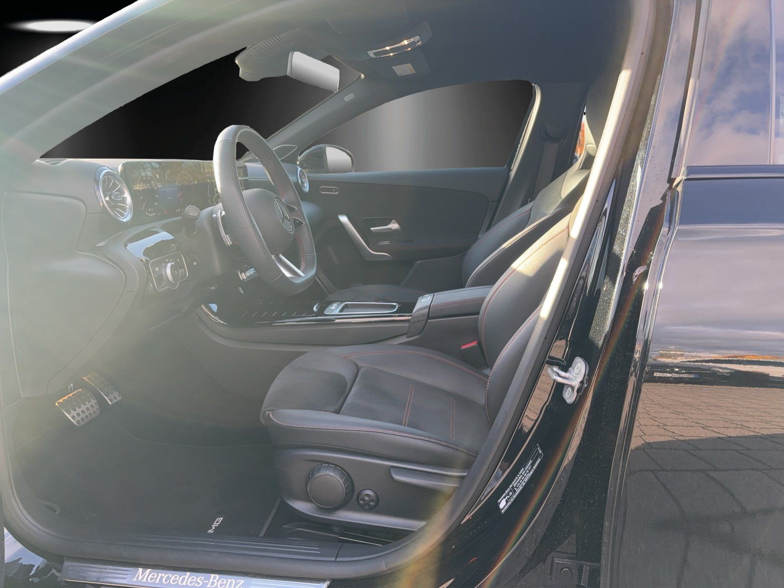 Fahrzeugabbildung Mercedes-Benz A 200 AMG KeyGo MULTIBEAM 19" Kamera TOTWINKEL