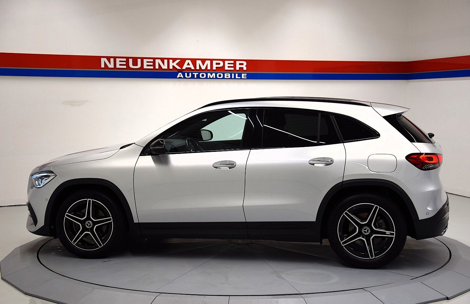 Fahrzeugabbildung Mercedes-Benz GLA 220 d 4Matic AMG Line Panorama Leder Memory