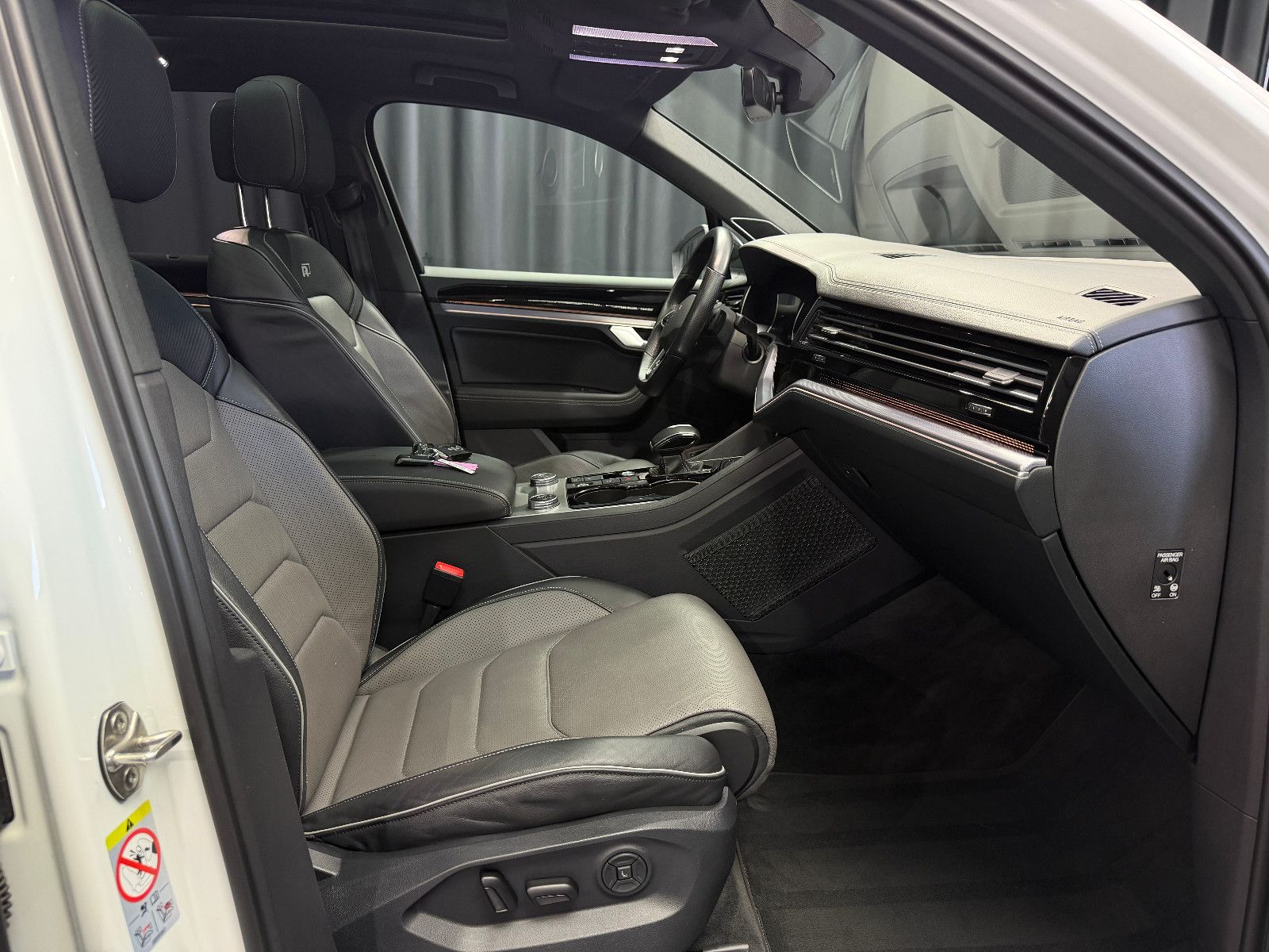 Fahrzeugabbildung Volkswagen Touareg R-Line 4Motion|PANO|NIGHT|LAST EDITION|