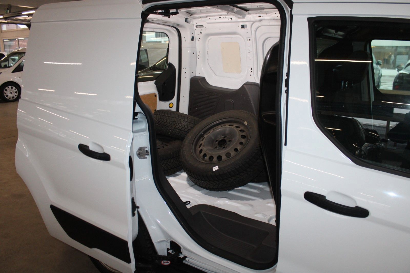 Fahrzeugabbildung Ford Transit Connect Kasten 3-Sitzer + Dachträger uvm
