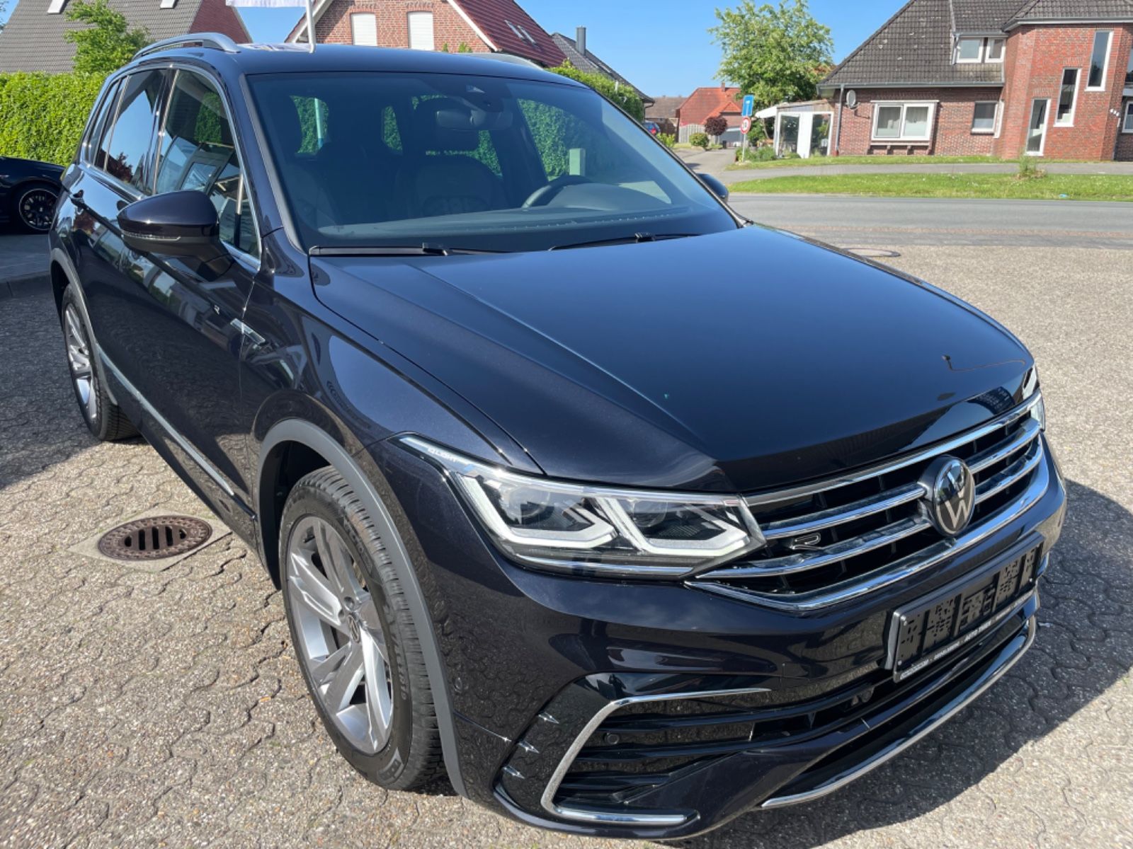 Fahrzeugabbildung Volkswagen Tiguan 1.5 TSI DSG R-Line IQ.Light/IQ.Drive/Navi