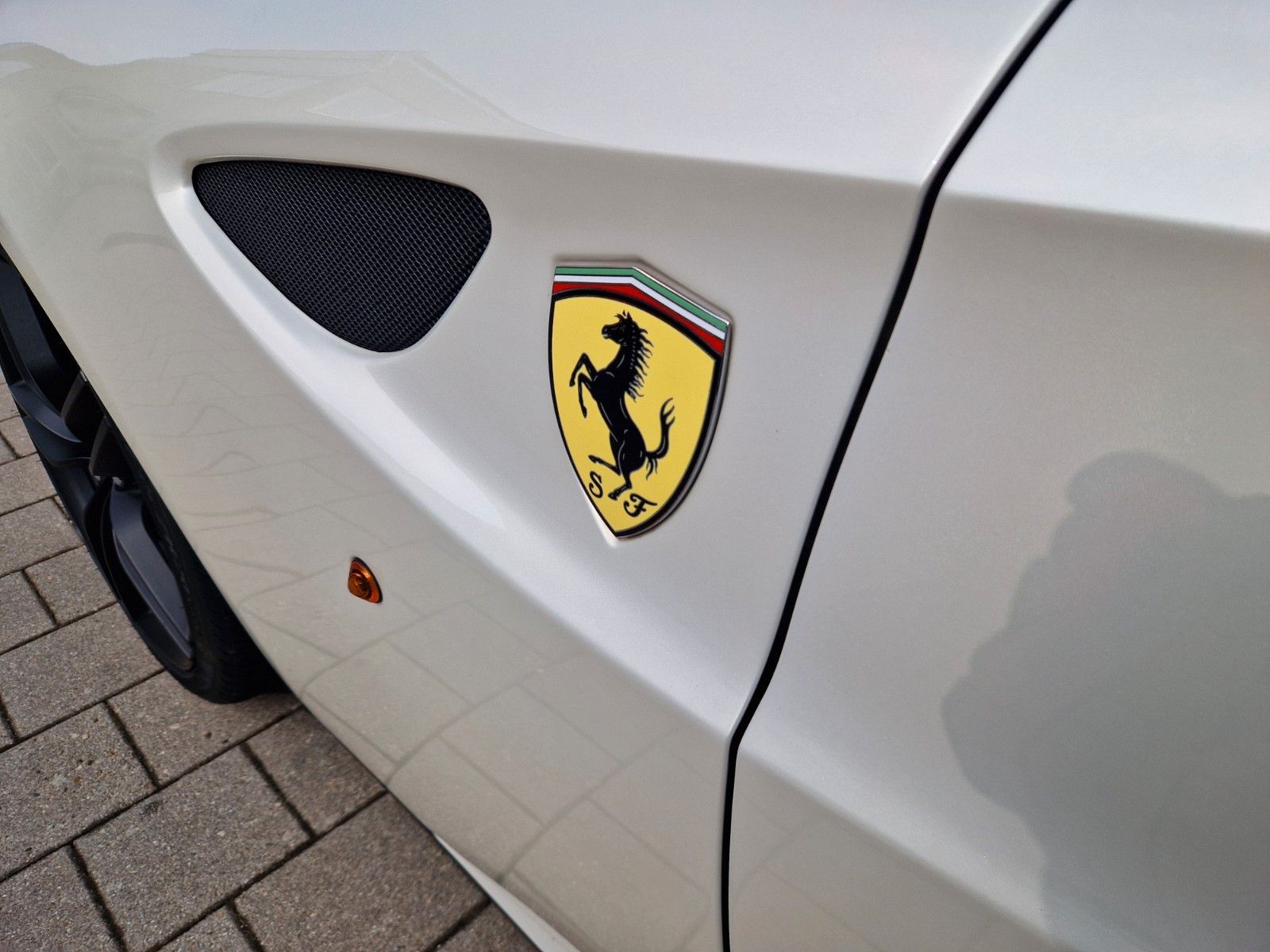 Fahrzeugabbildung Ferrari FF*dt. Auto*Lift*Carbon*Sitzbelüftung*Display*