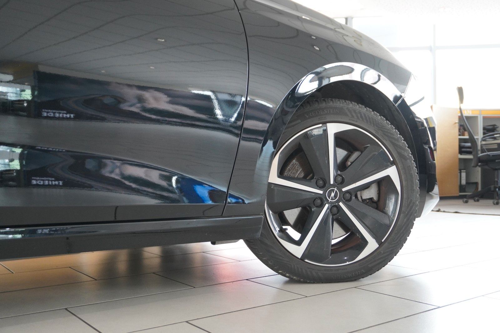 Fahrzeugabbildung Opel Astra L Lim. 1.6 HYBRID EDITION NAVI/KAMERA/AHK