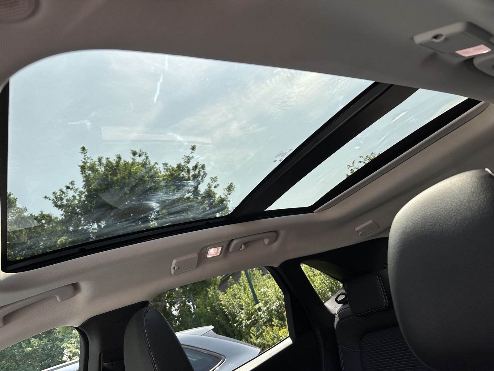 Fahrzeugabbildung Ford Kuga 2.5 Duratec PHEV Titanium X NAV+LED+PANO+PP
