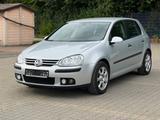 Volkswagen Golf 5 / 1.6 FSI * TÜV- 11.2027 - Volkswagen Golf aus 2004: Golf5