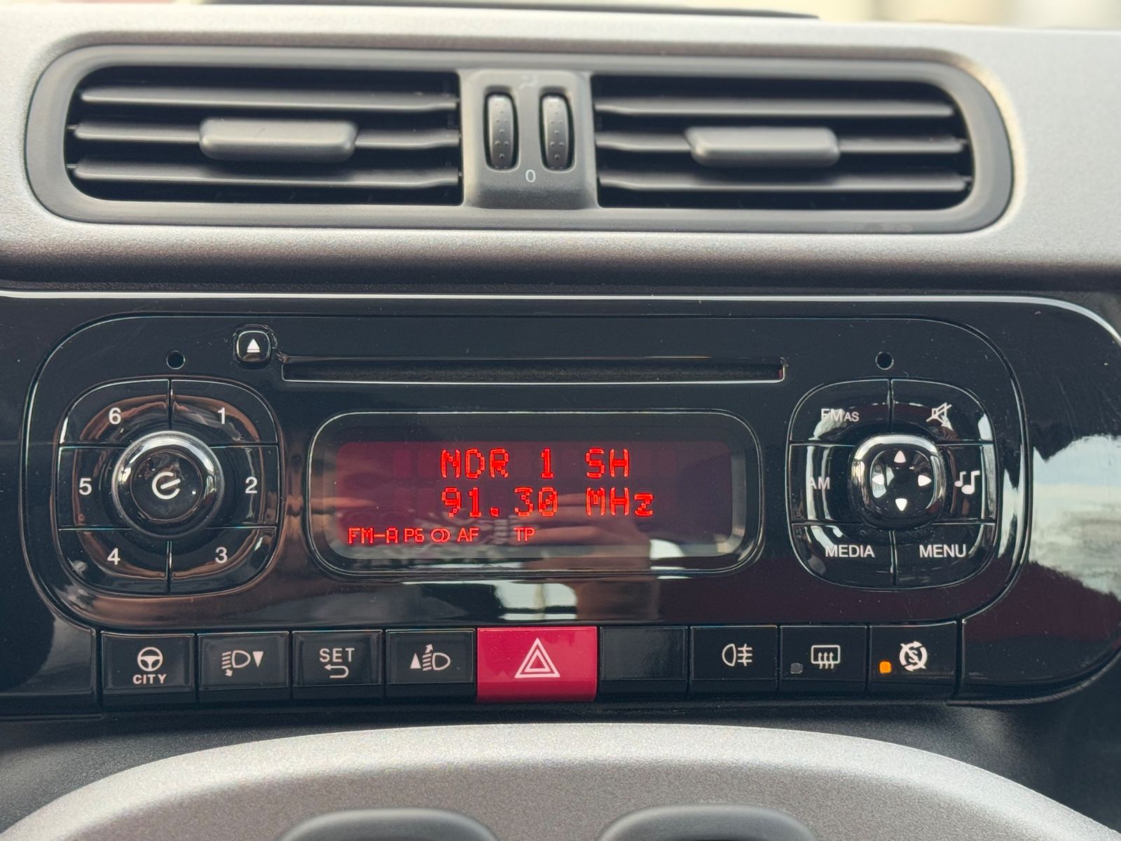 Panda Lounge*Elkt.Fenster*Eco*Klima*Radio*59tkm
