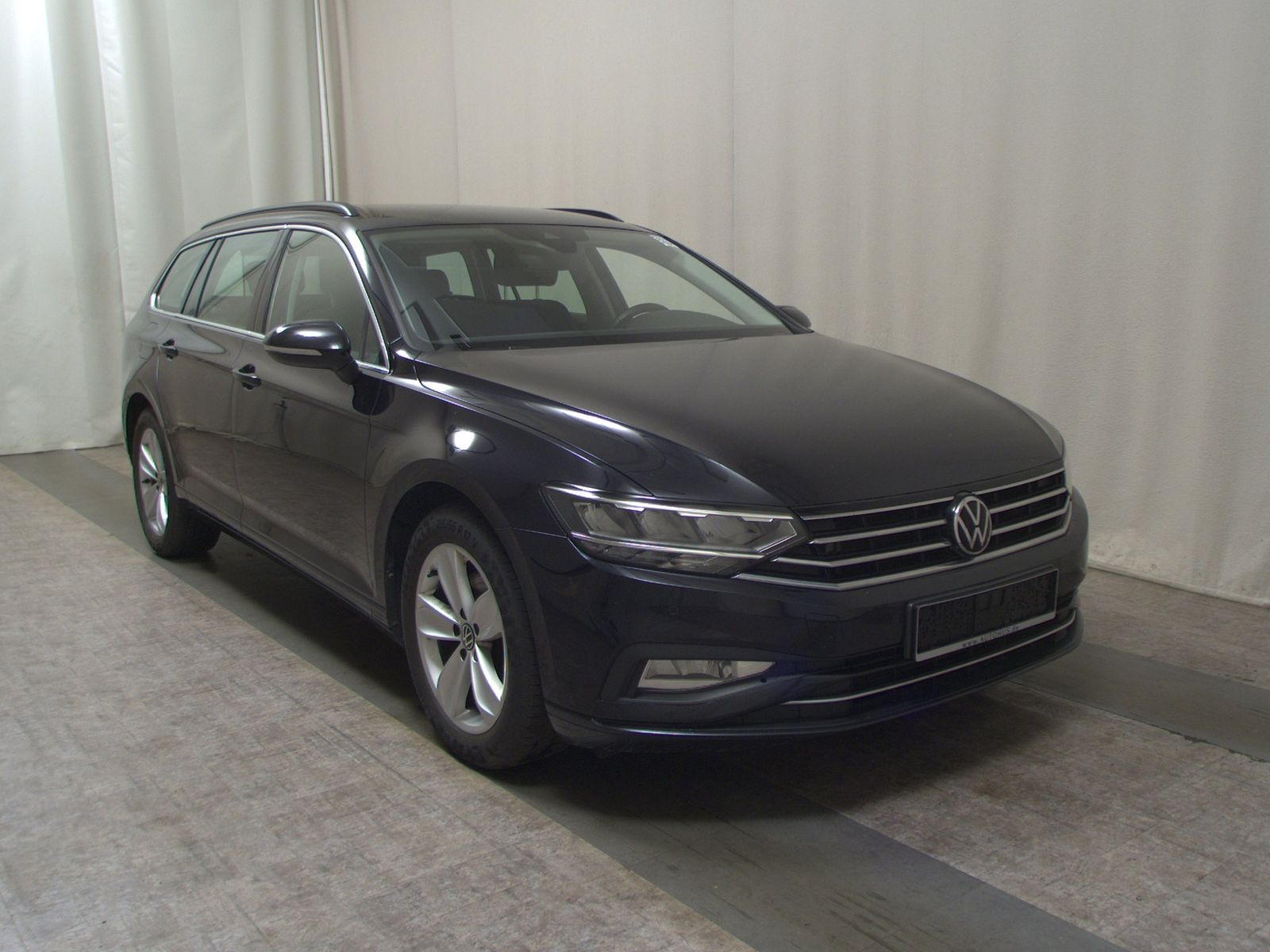 Volkswagen Passat Var. 2.0 TDI 4M Business Navi LED AID AHK imagem 3