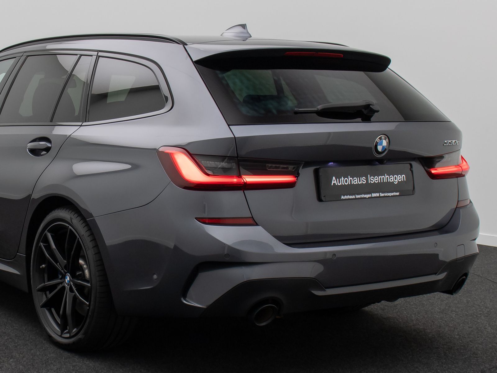 Fahrzeugabbildung BMW 330e M Sport Kamera Laser HUD DAB H/K AHK 19Zoll
