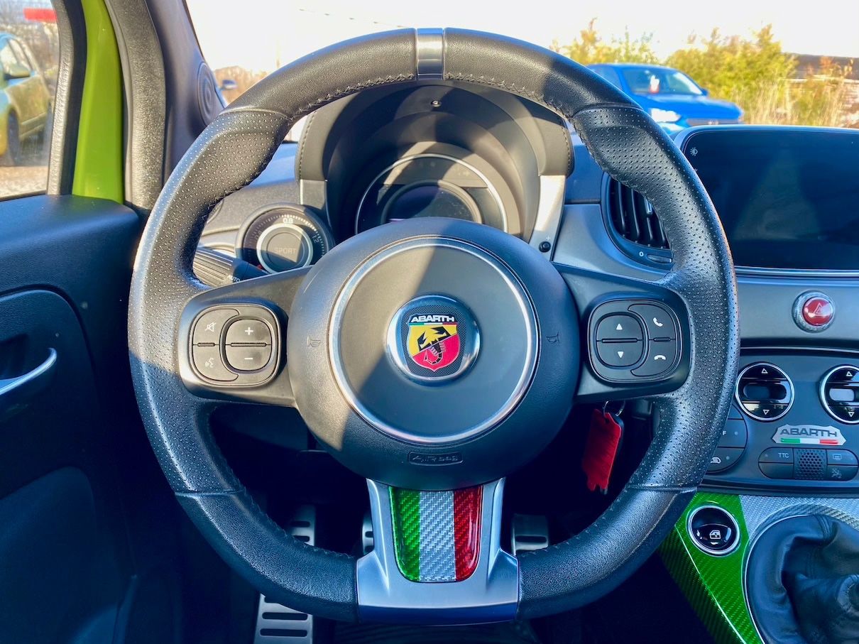 Fahrzeugabbildung Abarth 595 Pista AAC CARPLAY PDC L+R SENSOR
