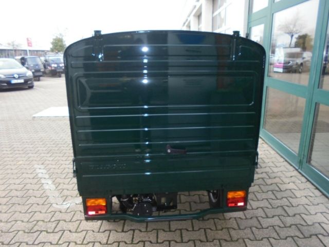 Fahrzeugabbildung Piaggio Ape 50 Kasten grün Unterbodenschutz Chrom-Spiege