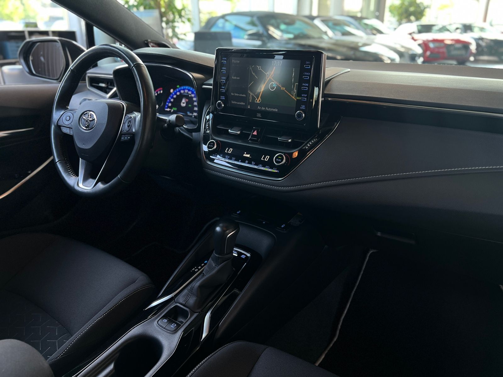 Fahrzeugabbildung Toyota Corolla 2.0 Hybrid Team D JBL LED RFK NAVI SHZ