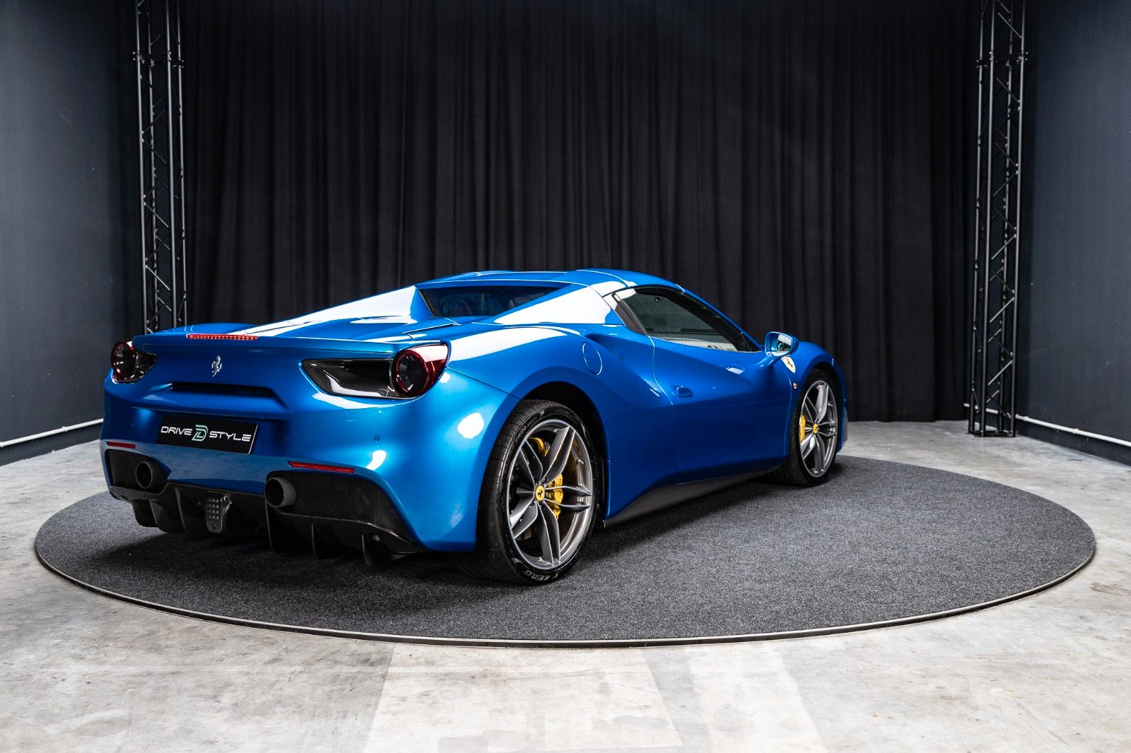Fahrzeugabbildung Ferrari 488 Spider + Carbon + Daytona + Liftsystem