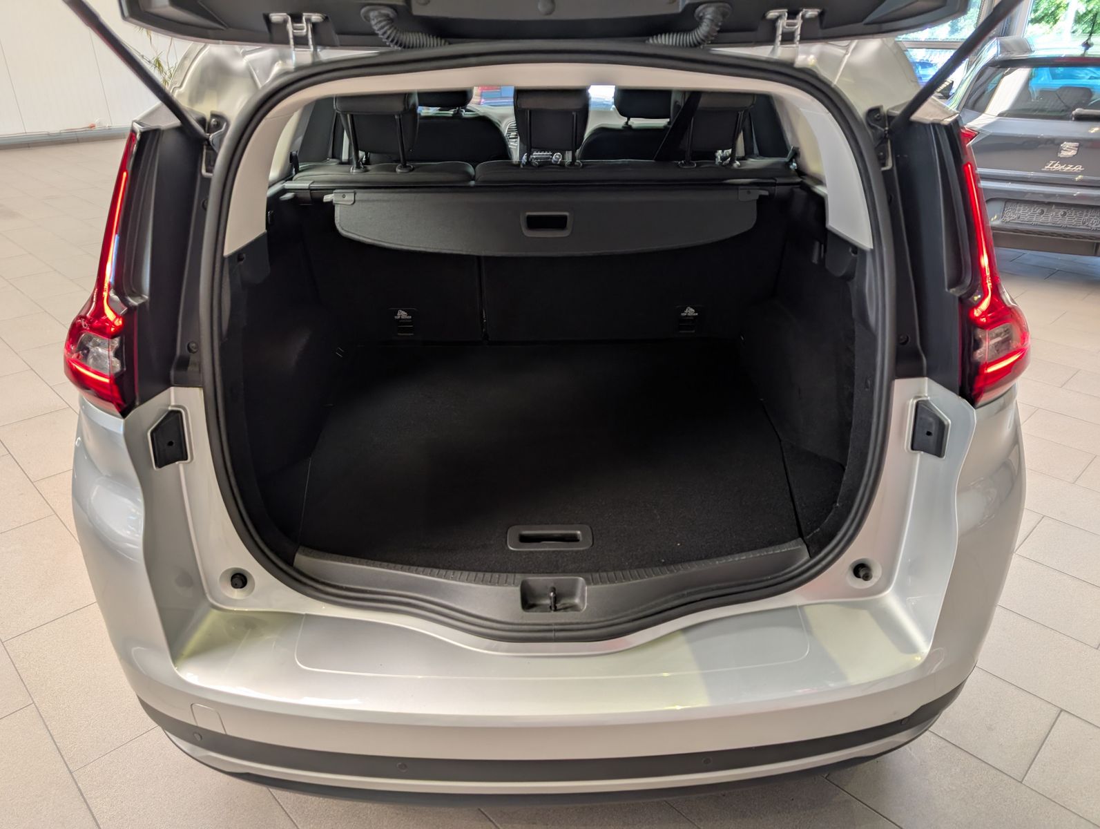 Fahrzeugabbildung Renault Grand Scenic 1.7 BLUE dCiFamily-Paket PDC v/h