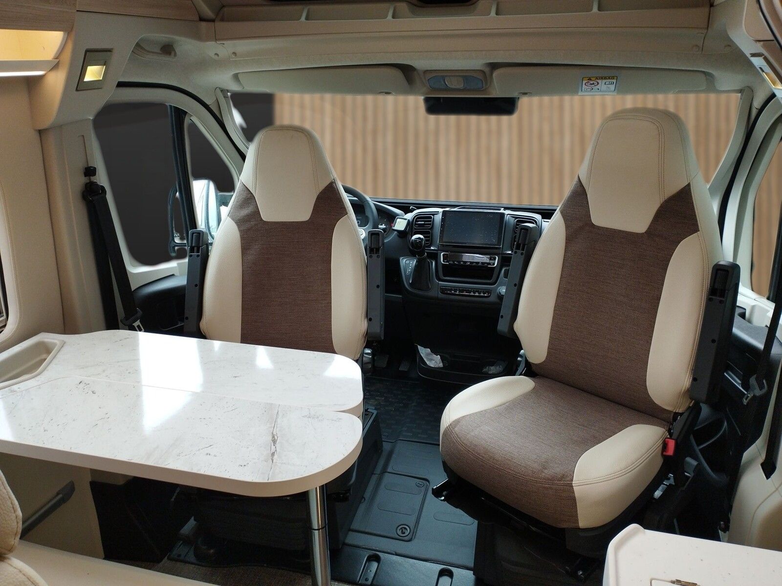 Fahrzeugabbildung Eura Mobil Van V 595 HB RFK, Klimaauto, Fahrassistenzpaket