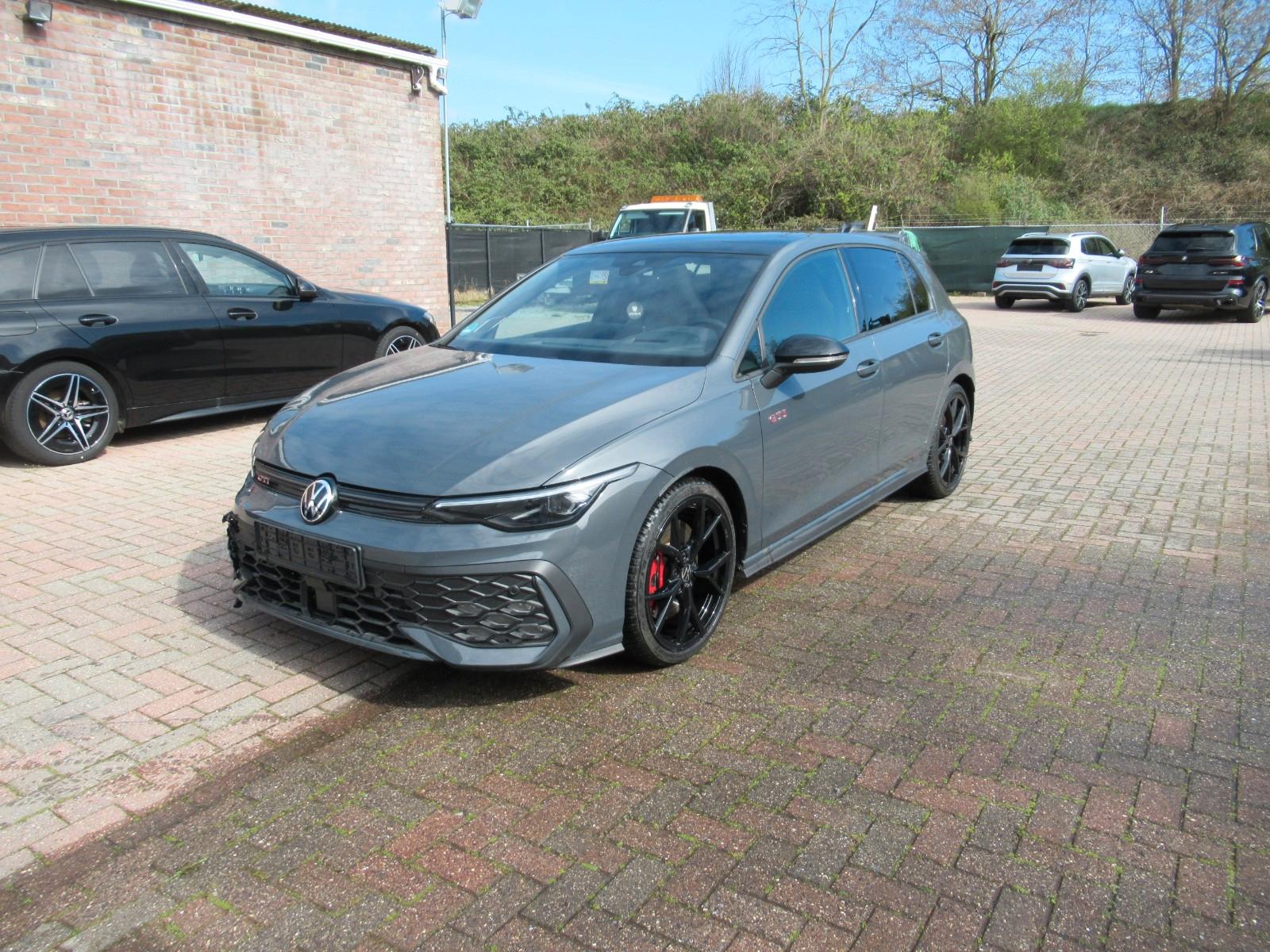 Volkswagen Golf VIII Lim. 2.0 TSI GTI *PANO*LEDER*HA/KA*