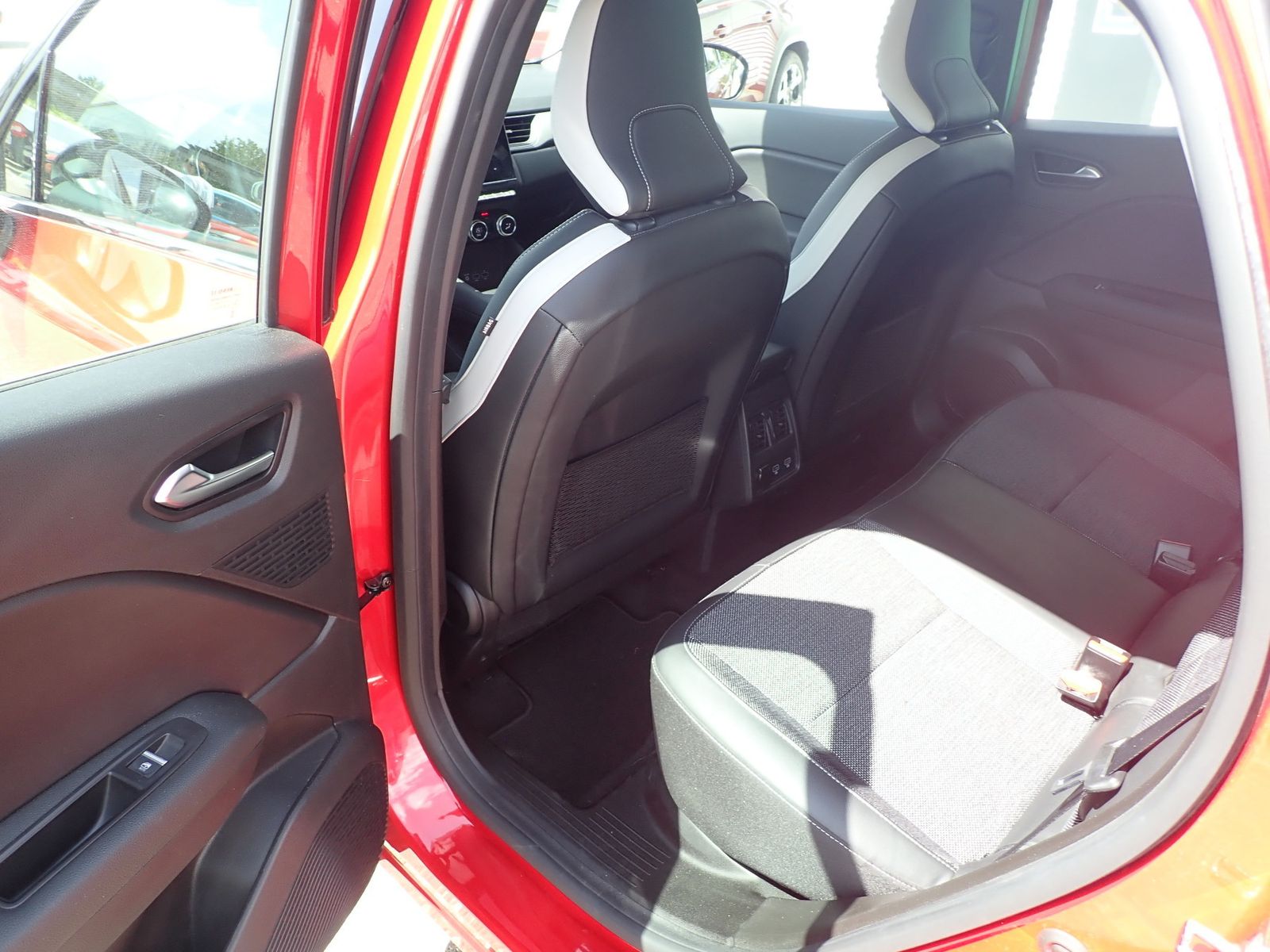 Fahrzeugabbildung Renault Captur Intens E-TECH 160 PlugIn