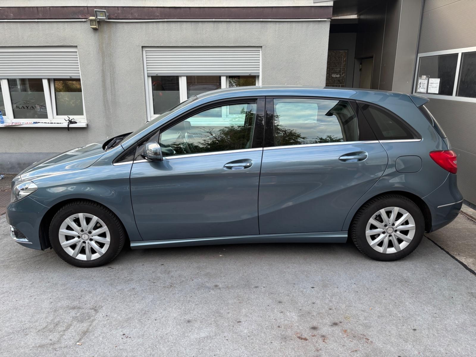 Mercedes-Benz B 180 TEILLEDER-SHZ-PDC 2x-ALUFELGEN
