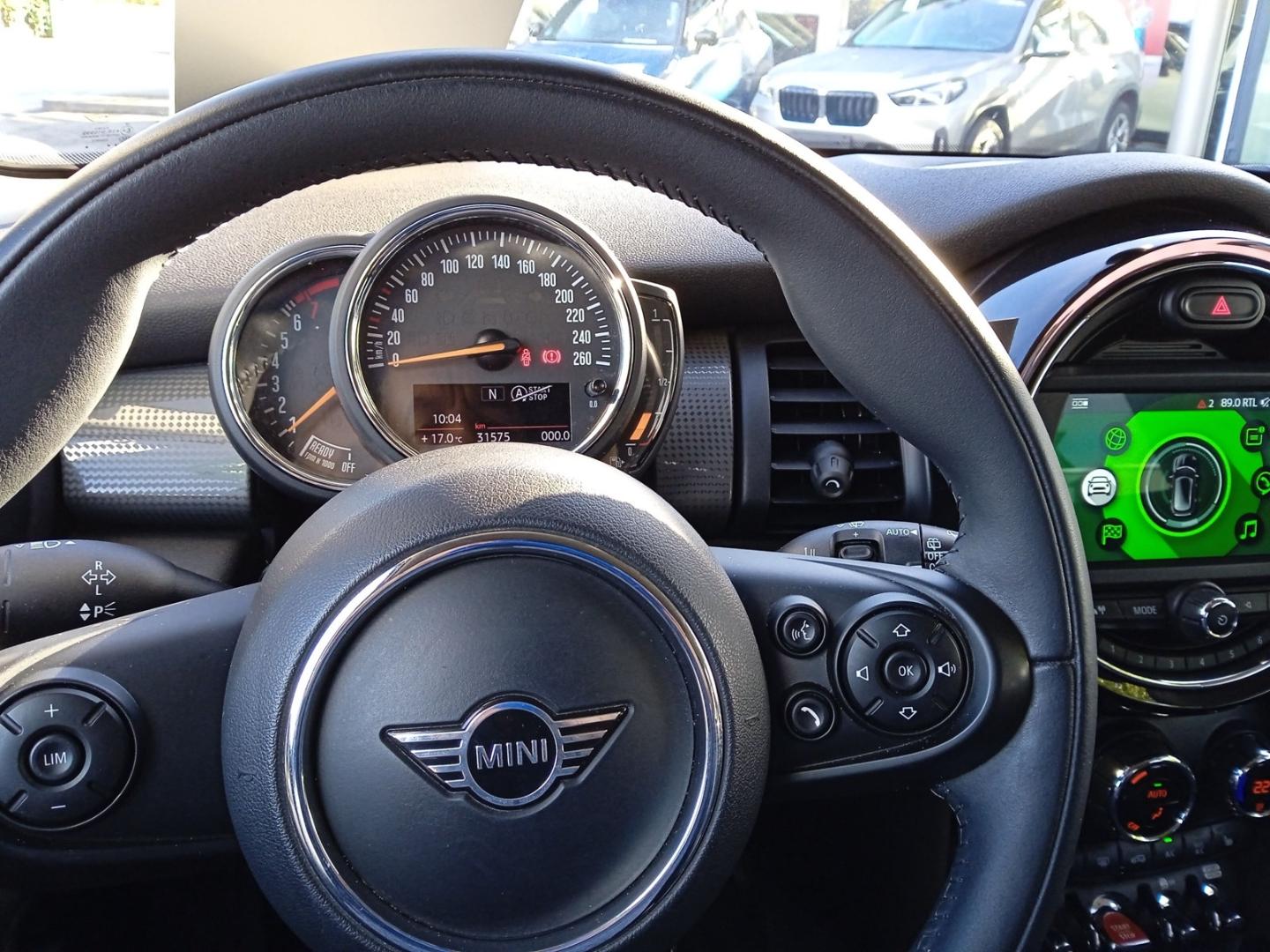 MINI Cooper 5-Türer Navi LED Sitzheizung PDC DAB Mult