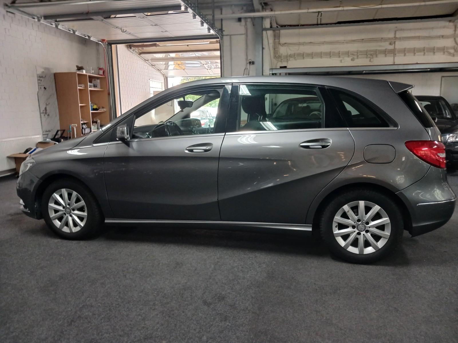 Mercedes-Benz B 180 AHK LED NAVI AUTOMATIK AHK HU NEU