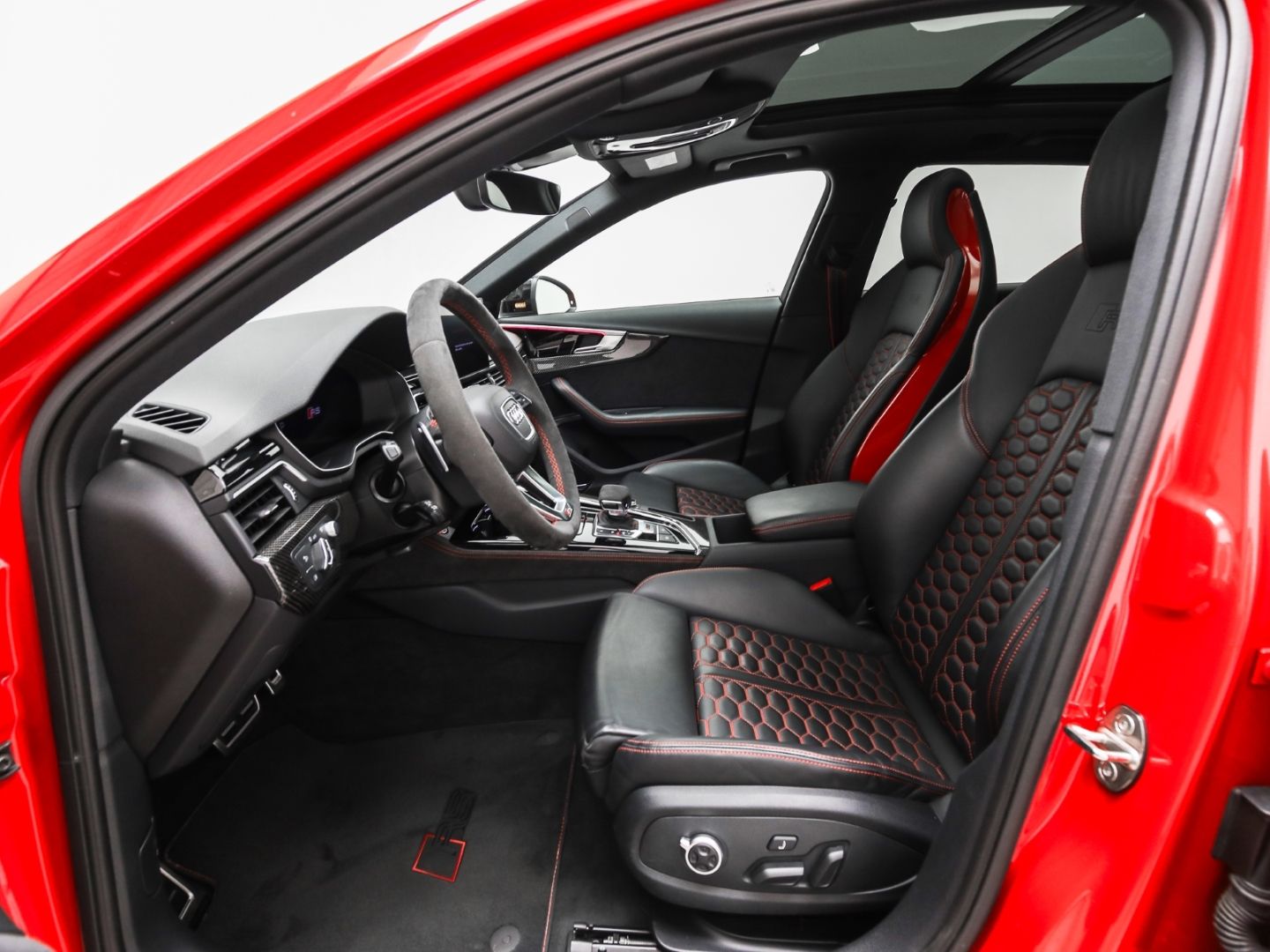 Audi RS4 Avant 2.9 TFSI quattro Pano AHK Leder Wabe foto 6