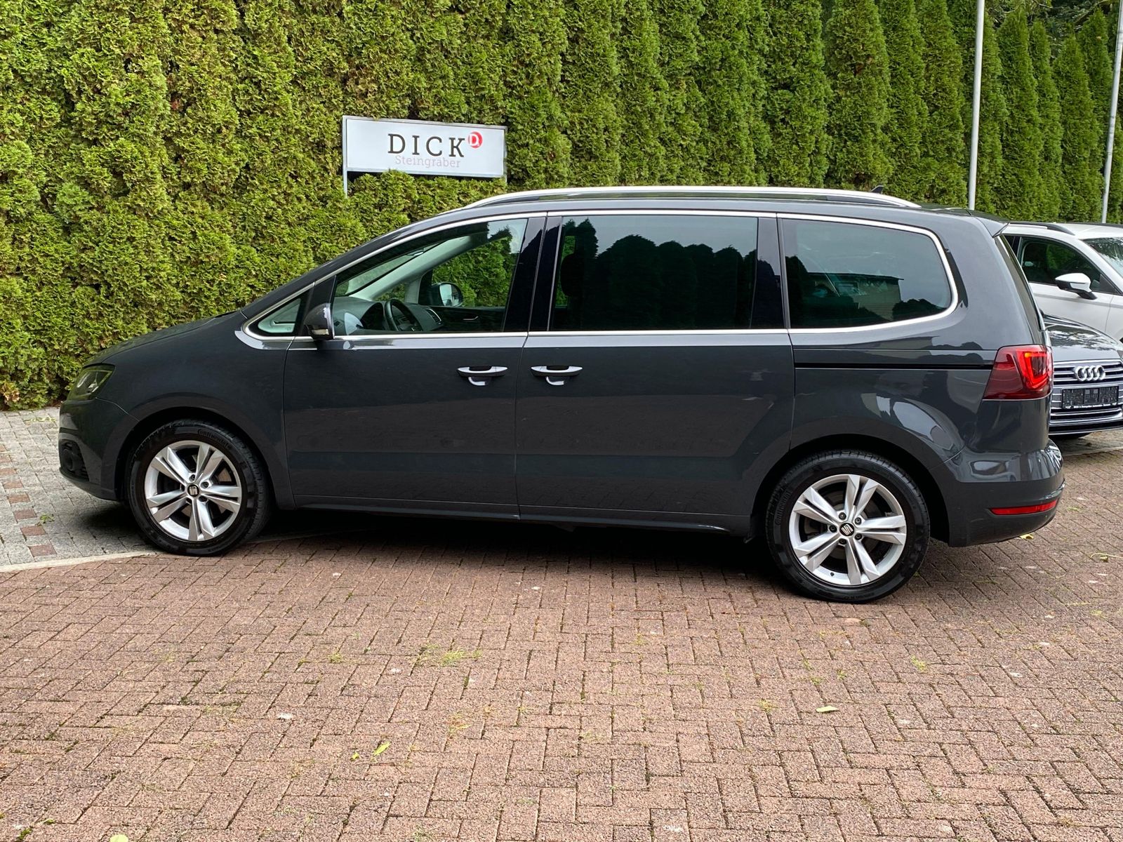 Fahrzeugabbildung SEAT Alhambra 2.0 TDI Xcellence XEN+NAV+AHK+ACC+SHZ+